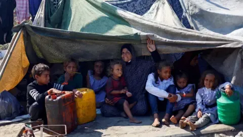 Cataclysmic Conditions within Gaza City while Military Tanks Advance