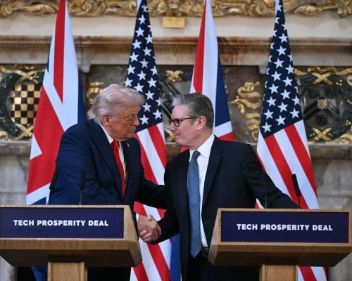 Trump Directs Criticism on Putin and Commends UK in Joint Appearance with Keir Starmer